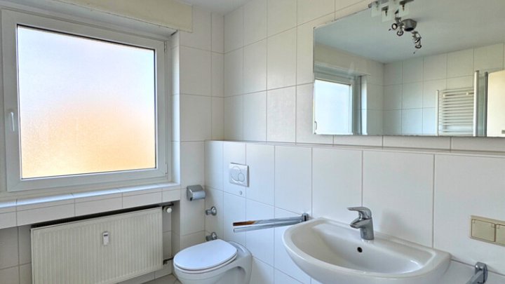 Großzügige 4 ZKB Wohnung mit Balkonn & Stellplatz in Dudweiler-Süd