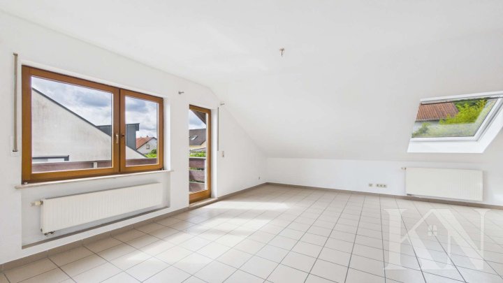 Großzügige 3-Zimmer-Dachgeschosswohnung mit Balkon in Püttlingen