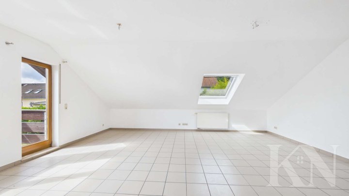 Großzügige 3-Zimmer-Dachgeschosswohnung mit Balkon in Püttlingen