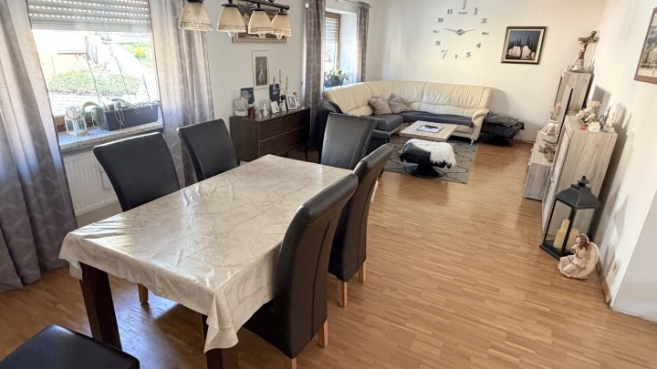 Ein-Zweifamilienhaus in zentraler Lage  mit Gartenweitblick nach Püttlingen