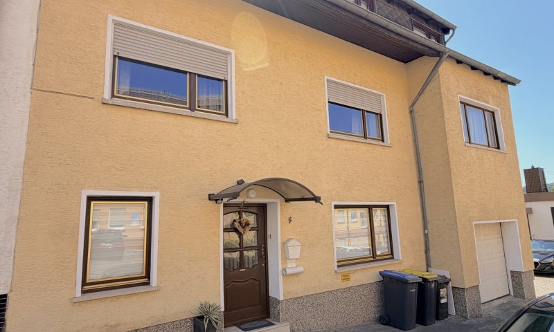 Ein-Zweifamilienhaus in zentraler Lage  mit Gartenweitblick nach Püttlingen