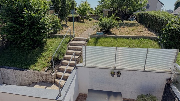 Ein-Zweifamilienhaus in zentraler Lage  mit Gartenweitblick nach Püttlingen