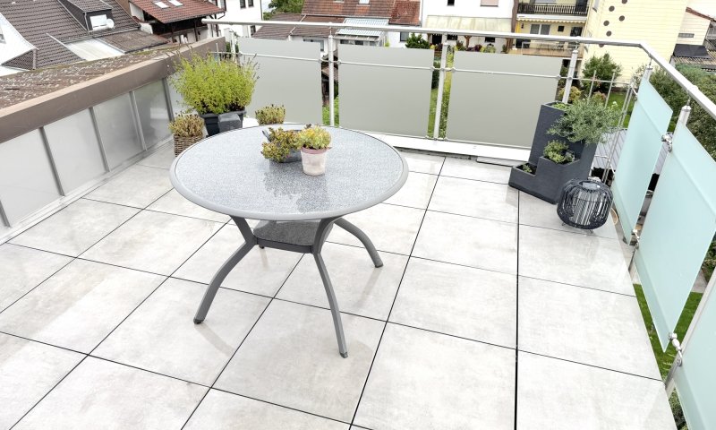 Schönes Ein oder Zweifamilienhaus mit Potenzial dazu einer Garage mit Gartendurchfahrt