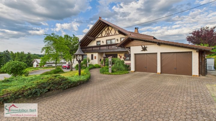 GEPFLEGTES WOHNHAUS MIT TOLLEM GARTEN!