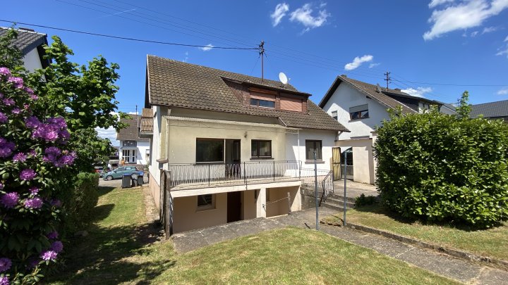 Freistehendes Einfamilienhaus in Lebach – sonnige Südlage - Kein OT
