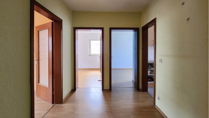 Perfekt aufgeteilt: Charmante Hochparterre-Wohnung mit 2 Balkonen & Einbauküche in Konz-Karthaus