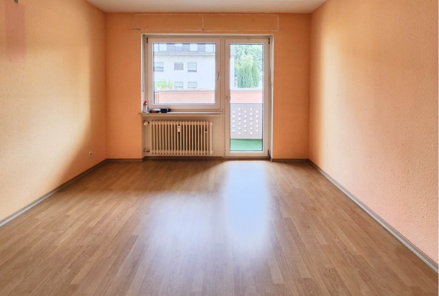 1. von 2 Schlafzimmern mit Zugang zum Balkon