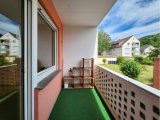 Südbalkon von der Wohnzimmertür aus gesehen. Links eins von zwei Schlafzimmern