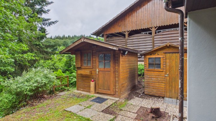 Freistehender Bungalow ! 2026 renoviert, in der Nähe des Losheimer Stausees und  inmitten der Natur!
