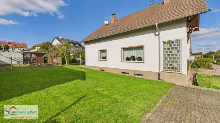 SOFORT VERFÜGBAR: ZWEIFAMILIENHAUS IN TOP WOHNLAGE!