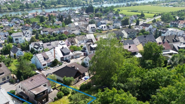 Großzügiges Einfamilienhaus in Ortsrandlage mit Panoramablick über das Moseltal