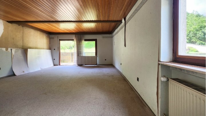 Großzügiges Einfamilienhaus in Ortsrandlage mit Panoramablick über das Moseltal