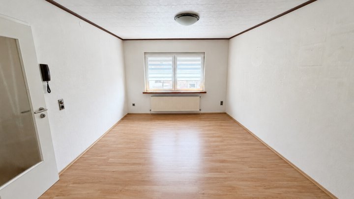 Großzügiges Ein- bis Zweifamilienhaus mit großem Grundstück