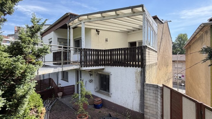 Großzügiges Ein- bis Zweifamilienhaus mit großem Grundstück