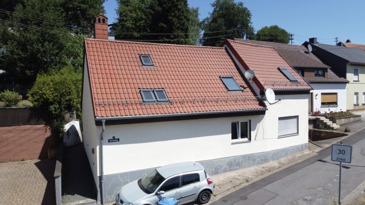 Freistehendes Wohnhaus mit drei separat nutzbaren Wohneinheiten