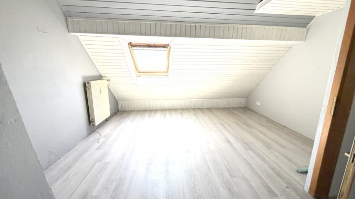 Freistehendes Wohnhaus mit drei separat nutzbaren Wohneinheiten