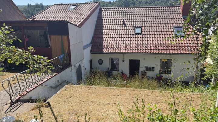 Freistehendes Wohnhaus mit drei separat nutzbaren Wohneinheiten
