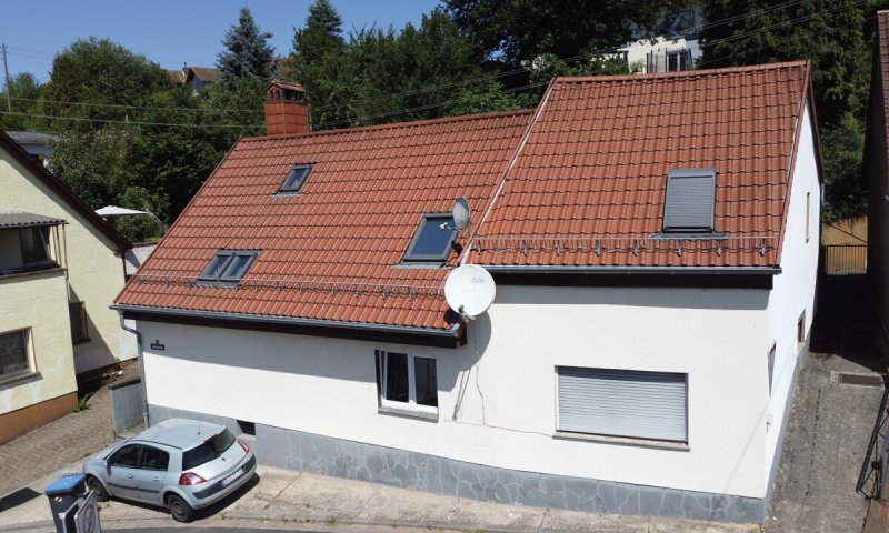 Freistehendes Wohnhaus mit drei separat nutzbaren Wohneinheiten