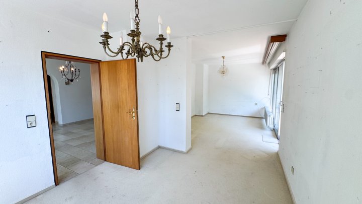 STADTBLICK - Großzügiges Einfamilienhaus mit Garage/Balkonen in Zweibrücken (Stadt)
