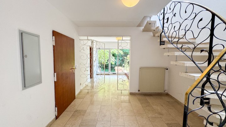 STADTBLICK - Großzügiges Einfamilienhaus mit Garage/Balkonen in Zweibrücken (Stadt)