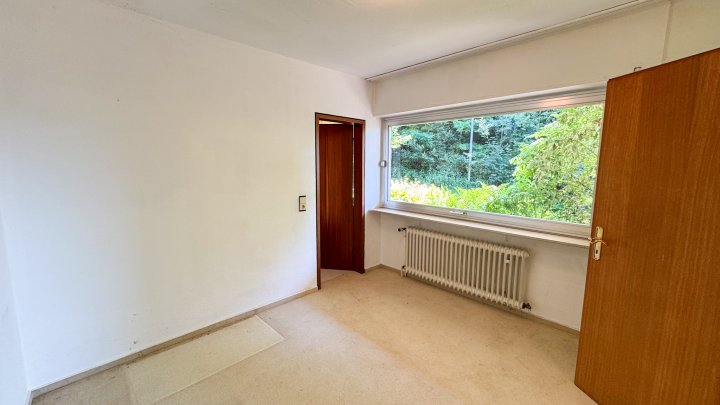 STADTBLICK - Großzügiges Einfamilienhaus mit Garage/Balkonen in Zweibrücken (Stadt)