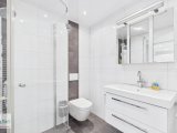 modernes Badezimmer 