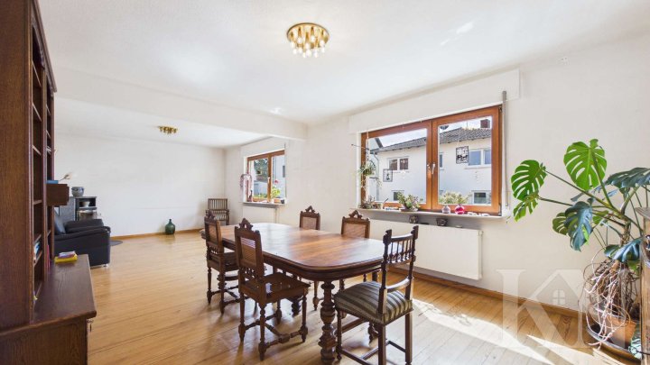 Viel Platz für die Familie: Freistehendes Ein- bis Zweifamilienhaus mit Garten in Quierschied!