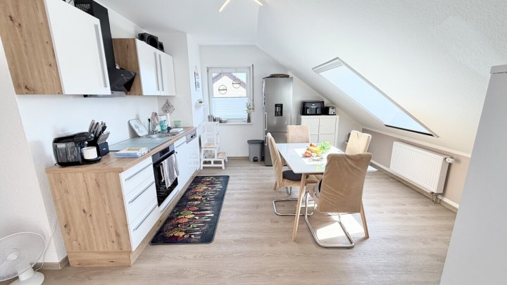 Gepflegte 3-Zimmer-Dachgeschosswohnung mit Balkon in zentraler Lage von Losheim am See