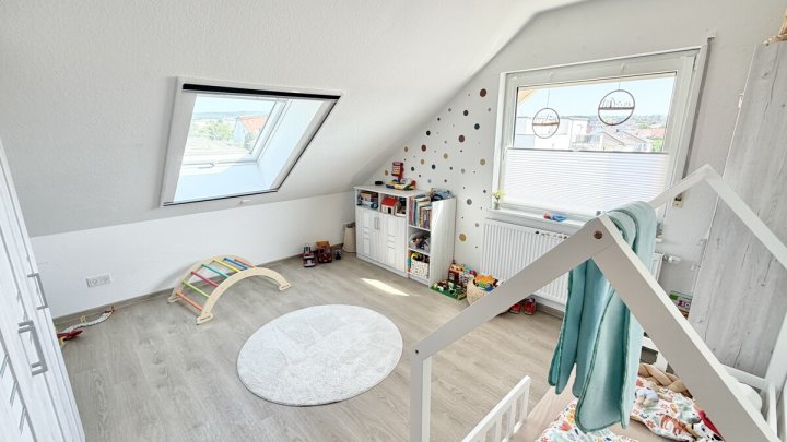 Gepflegte 3-Zimmer-Dachgeschosswohnung mit Balkon in zentraler Lage von Losheim am See