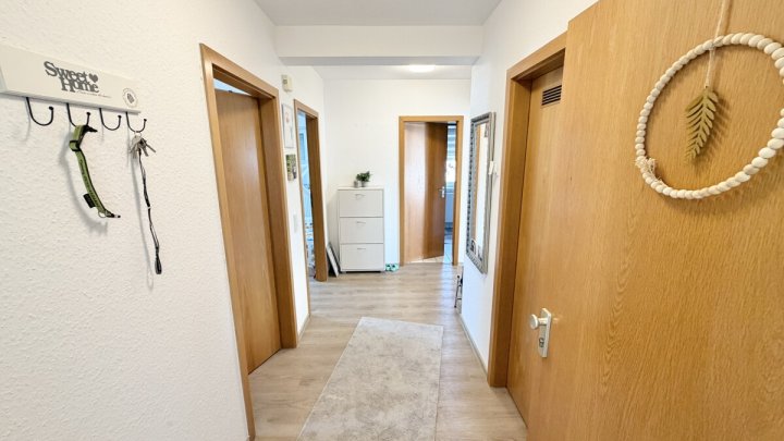 Gepflegte 3-Zimmer-Dachgeschosswohnung mit Balkon in zentraler Lage von Losheim am See