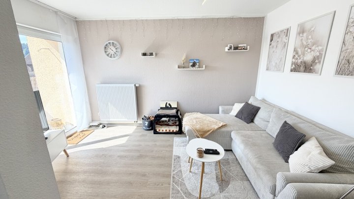 Gepflegte 3-Zimmer-Dachgeschosswohnung mit Balkon in zentraler Lage von Losheim am See