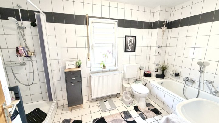 Gepflegte 3-Zimmer-Dachgeschosswohnung mit Balkon in zentraler Lage von Losheim am See