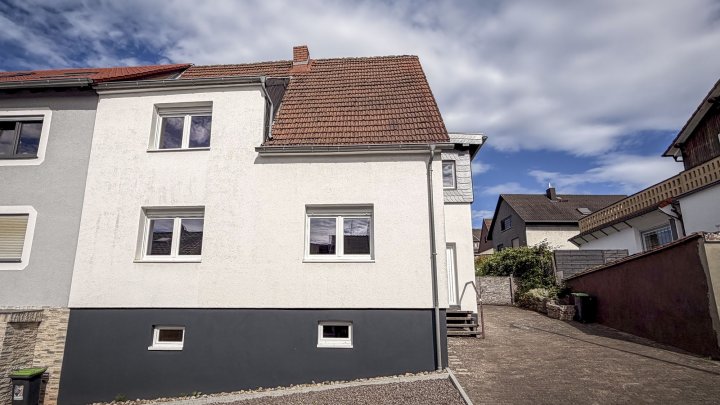 Modernisiertes Einfamilienhaus in kleiner Nebenstraße von Püttlingen