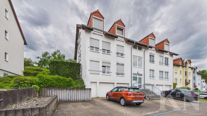 Wohnen in Riegelsberg – Gepflegte Dachgeschosswohnung mit Balkon