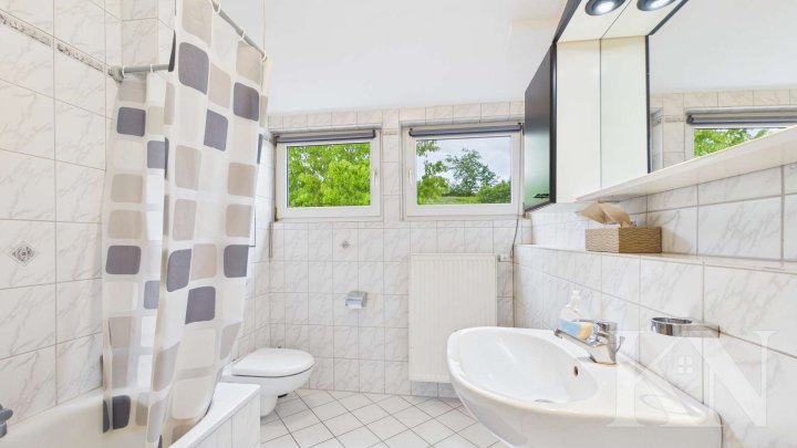 Wohnen in Riegelsberg – Gepflegte Dachgeschosswohnung mit Balkon