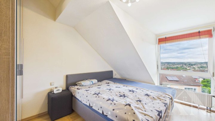 Wohnen in Riegelsberg – Gepflegte Dachgeschosswohnung mit Balkon