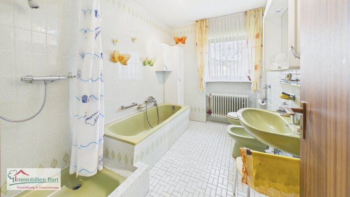 BESSERINGEN / HÖHENLAGE: BUNGALOW MIT ELW IN TOP WOHNLAGE
