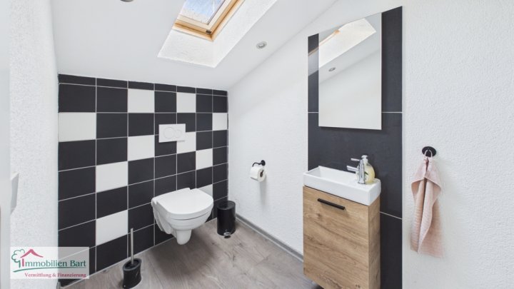 GRENZNÄHE LUXEMBURG: GEPFLEGTES A+ HOLZHAUS, 5 SCHLAFZIMMER, 230 M³ WFL. TOP LAGE BEI SAARBURG