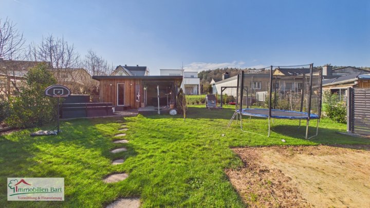 GRENZNÄHE LUXEMBURG: GEPFLEGTES A+ HOLZHAUS, 5 SCHLAFZIMMER, 230 M³ WFL. TOP LAGE BEI SAARBURG