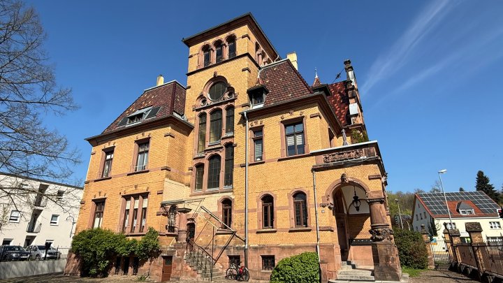 VILLA SCHWINN - Repräsentative 3-ZKB Altbauwohnung mit EBK in ZW-City