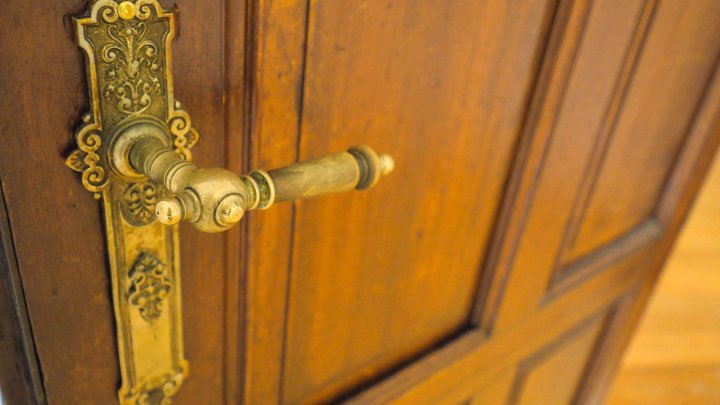 VILLA SCHWINN - Repräsentative 3-ZKB Altbauwohnung mit EBK in ZW-City