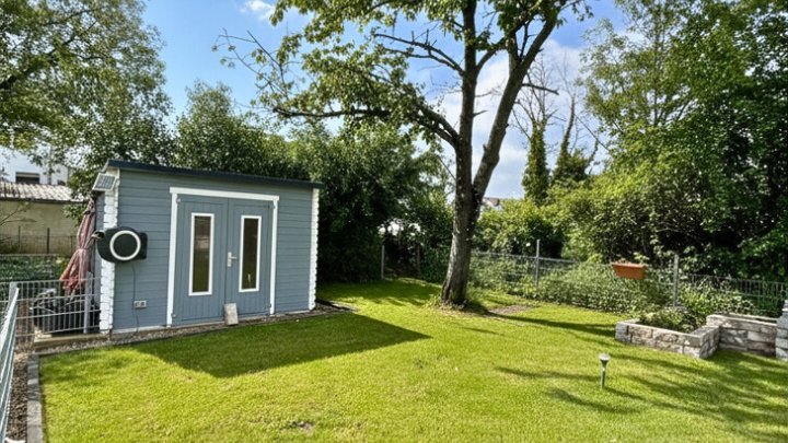 Gepflegtes 2-Familienhaus mit Garten + Garage, teilsaniert