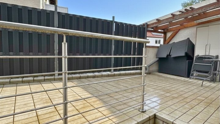 Gepflegtes 2-Familienhaus mit Garten + Garage, teilsaniert