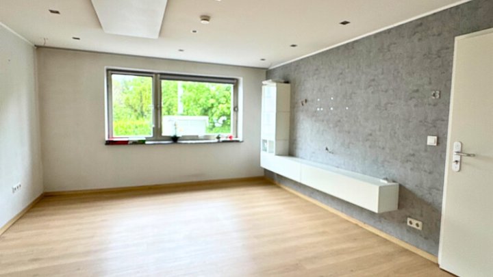 Gepflegtes 2-Familienhaus mit Garten + Garage, teilsaniert