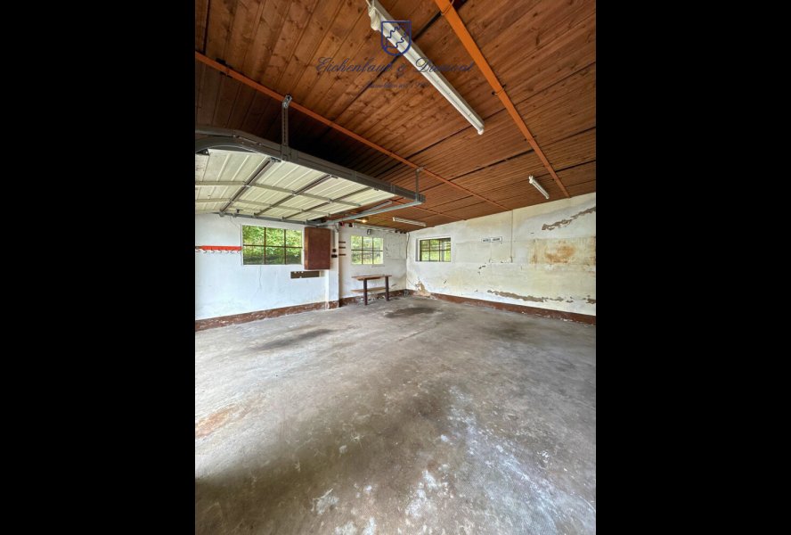Garage.