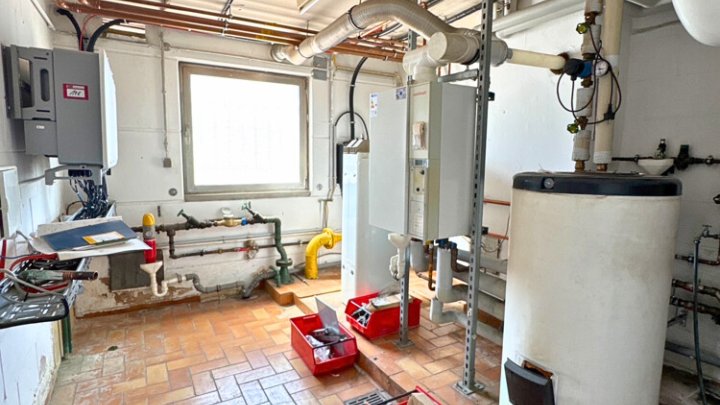 Industriehallen + Freiflächen mit Top-Anbindung für Logistik, etc.