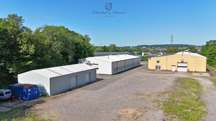 Industriehallen + Freiflächen mit Top-Anbindung für Logistik, etc.