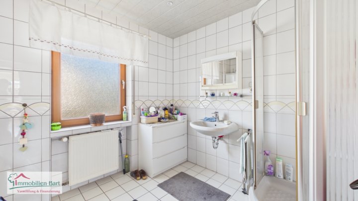ORSCHOLZ: WOHNHAUS MIT 4 SCHLAFZ., GR. GARAGE, GARTEN IN TOP WOHNLAGE!