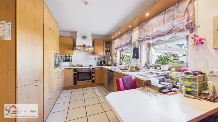 ORSCHOLZ: WOHNHAUS MIT 4 SCHLAFZ., GR. GARAGE, GARTEN IN TOP WOHNLAGE!