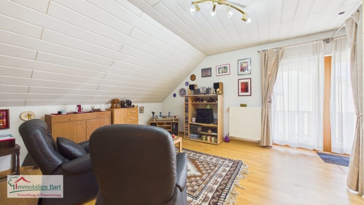 ORSCHOLZ: WOHNHAUS MIT 4 SCHLAFZ., GR. GARAGE, GARTEN IN TOP WOHNLAGE!